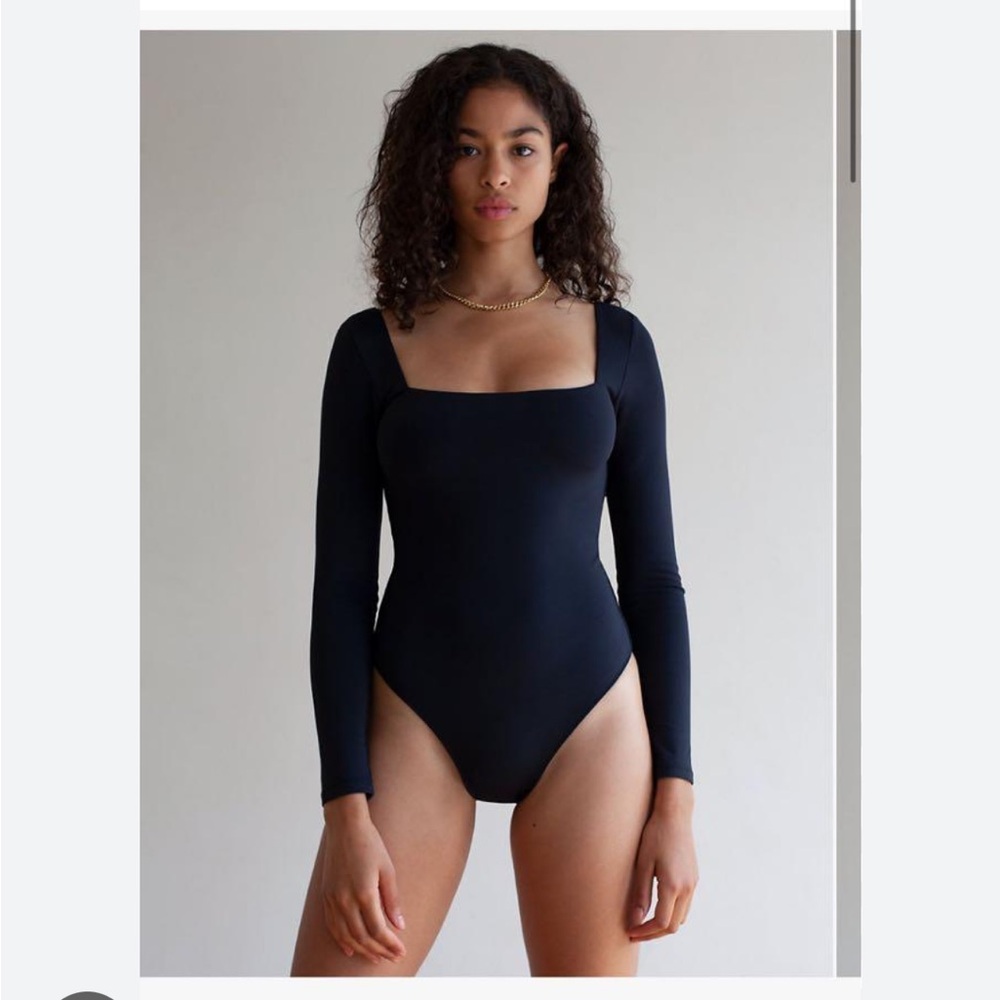 Babaton Square neck bodysuit black size M